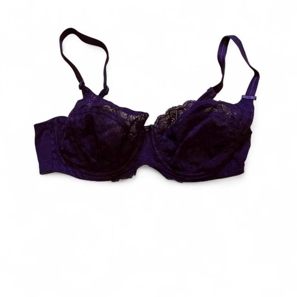 Purple lace underwire bra‎